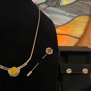 Vintage Goldtone Tigers Eye Serpentine Necklace, Lapel Pin and Pierced Studs